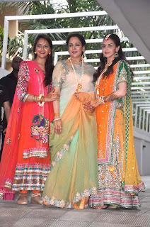 Esha Deol's mehendi ceremony bash gallery