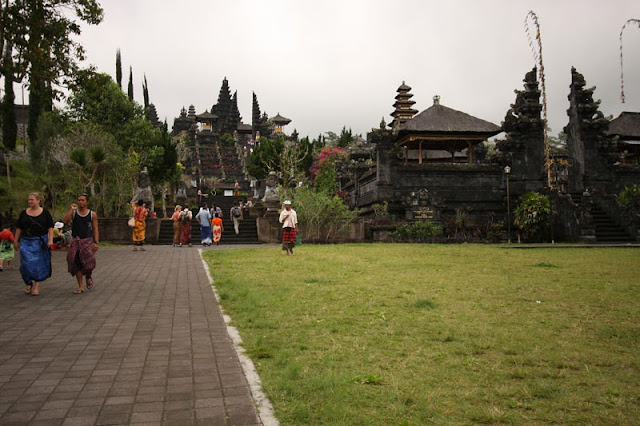 pura besakih photo, pura besakih reviews, lokasi pura besakih, sejarah pura besakih, pura besakih tour, pura besakih map, pura di bali, pura terkenal di bali, pura terbesar dibali, tempat wisata di bali,