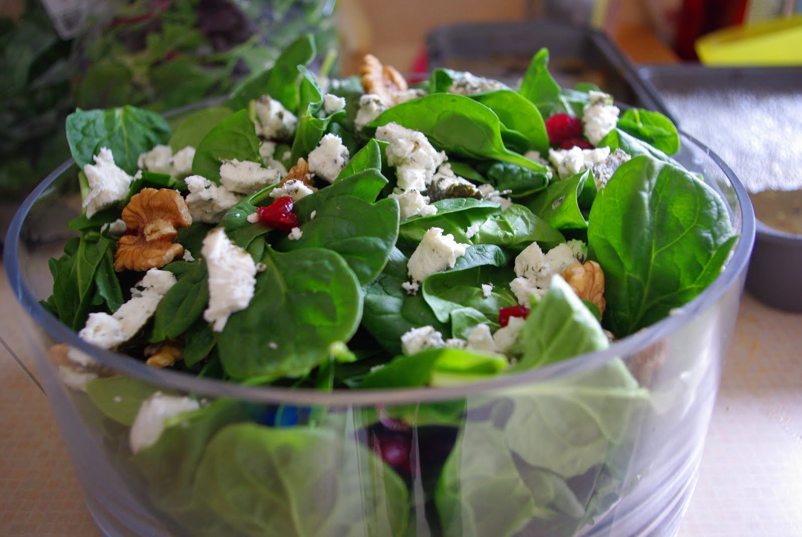 That Time I Cooked a Vegetable: Spinach salad with cranberry's walnuts