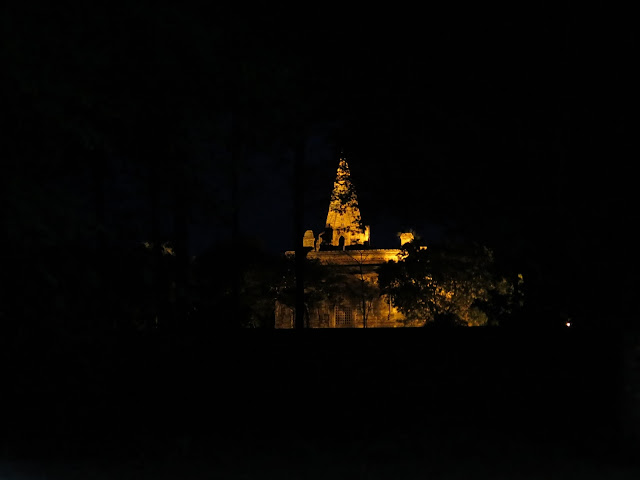 Templos de Bagán en la Noche