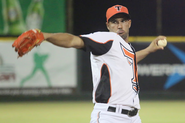 Valdés tira partido completa para guiar victoria de los Toros