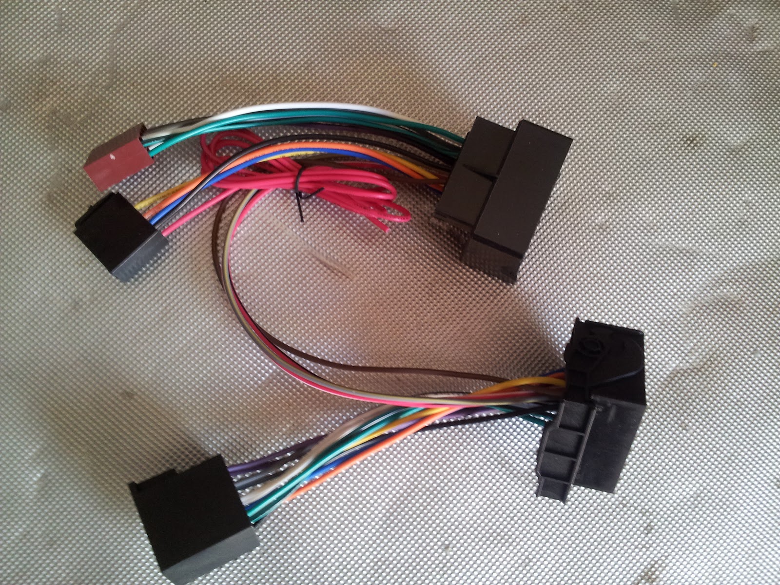 ... as you can see on the right is the big Skoda connectors and on the left is the Parrot ones, and the red loose cable also, we will come to that later.