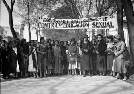 La presencia femenina en la educación del siglo XX: La educación de las