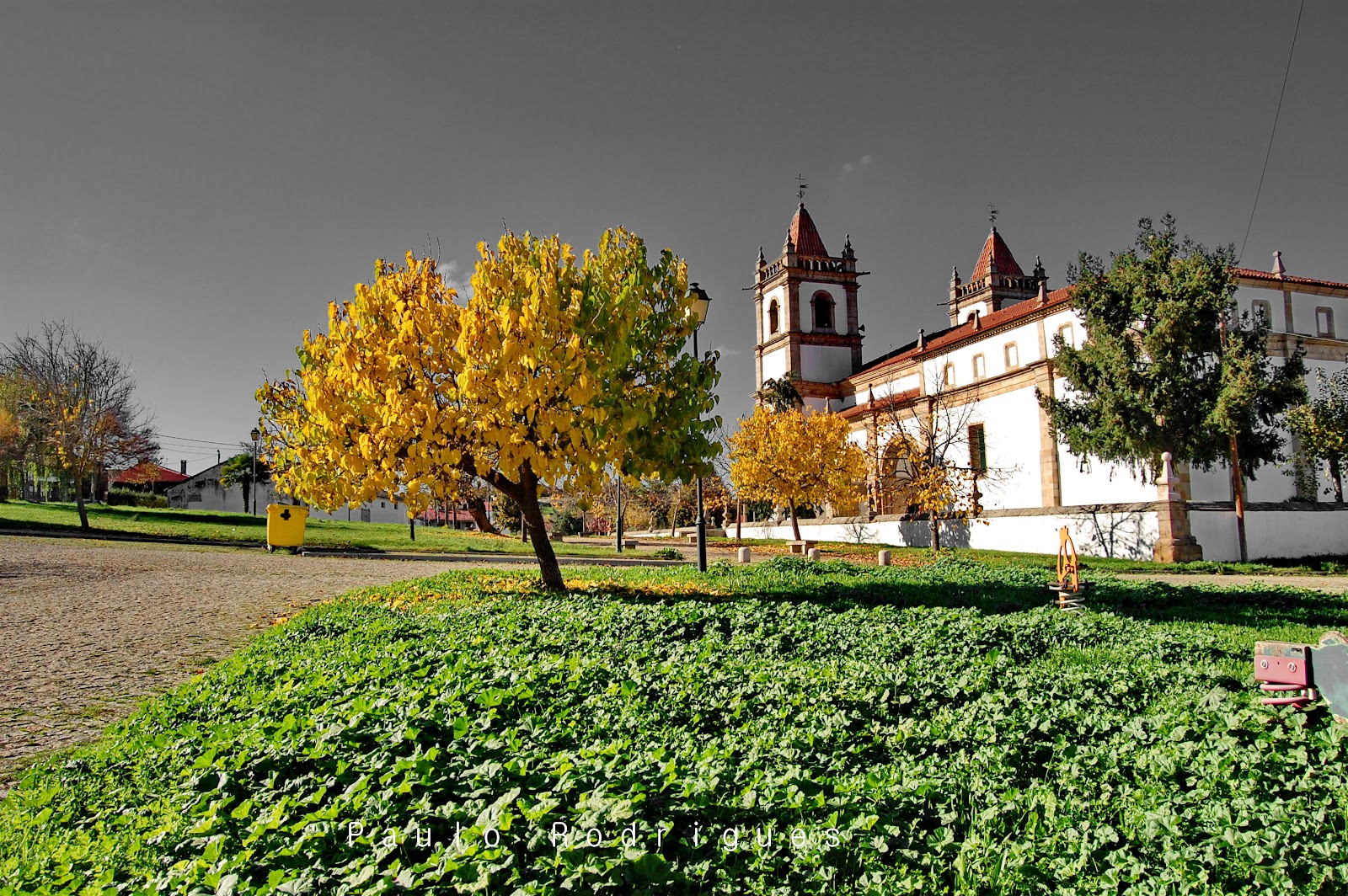 Sobre a aldeia de Outeiro