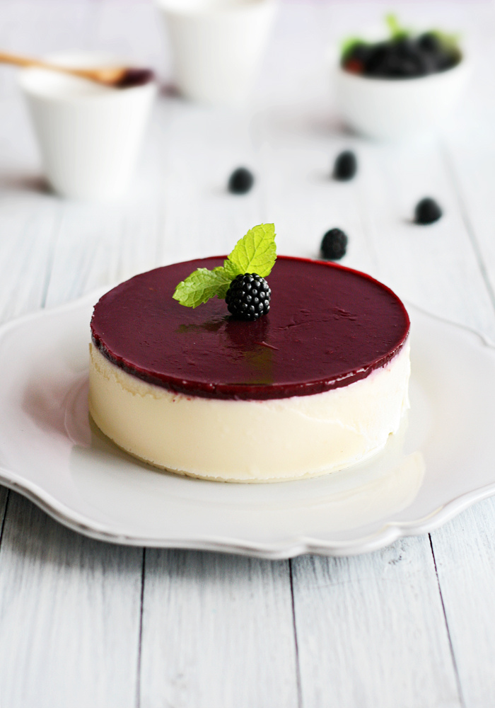 Tarta ligera de queso con gelatina de mermelada de moras