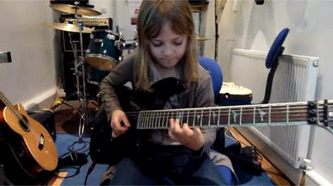 Video : スーパークールな8歳のギター少女 ! !
