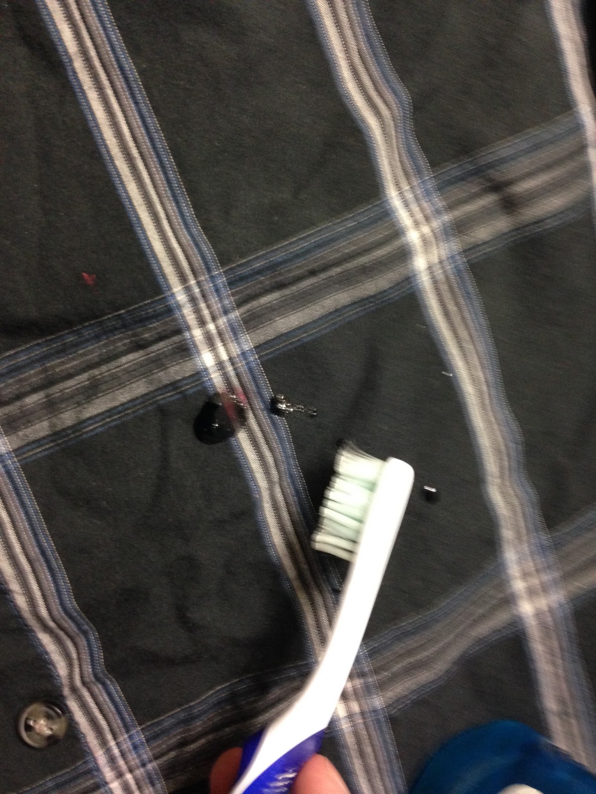 Thriftism Removing Lipstick Stain After Drying Clothes