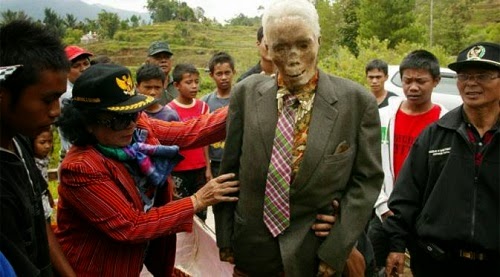 Kepo Ya?: Toraja: Tradisi Unik Menyimpan dan Mengajak Jalan Mayat (Ma�Nene)