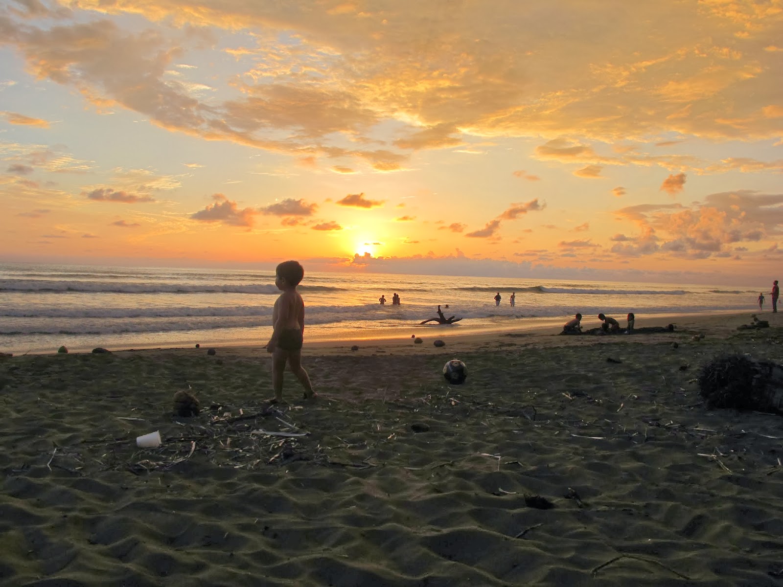 Del Camino lo que Vi: PLAYA MATAPALO - PORTALON - COSTA RICA