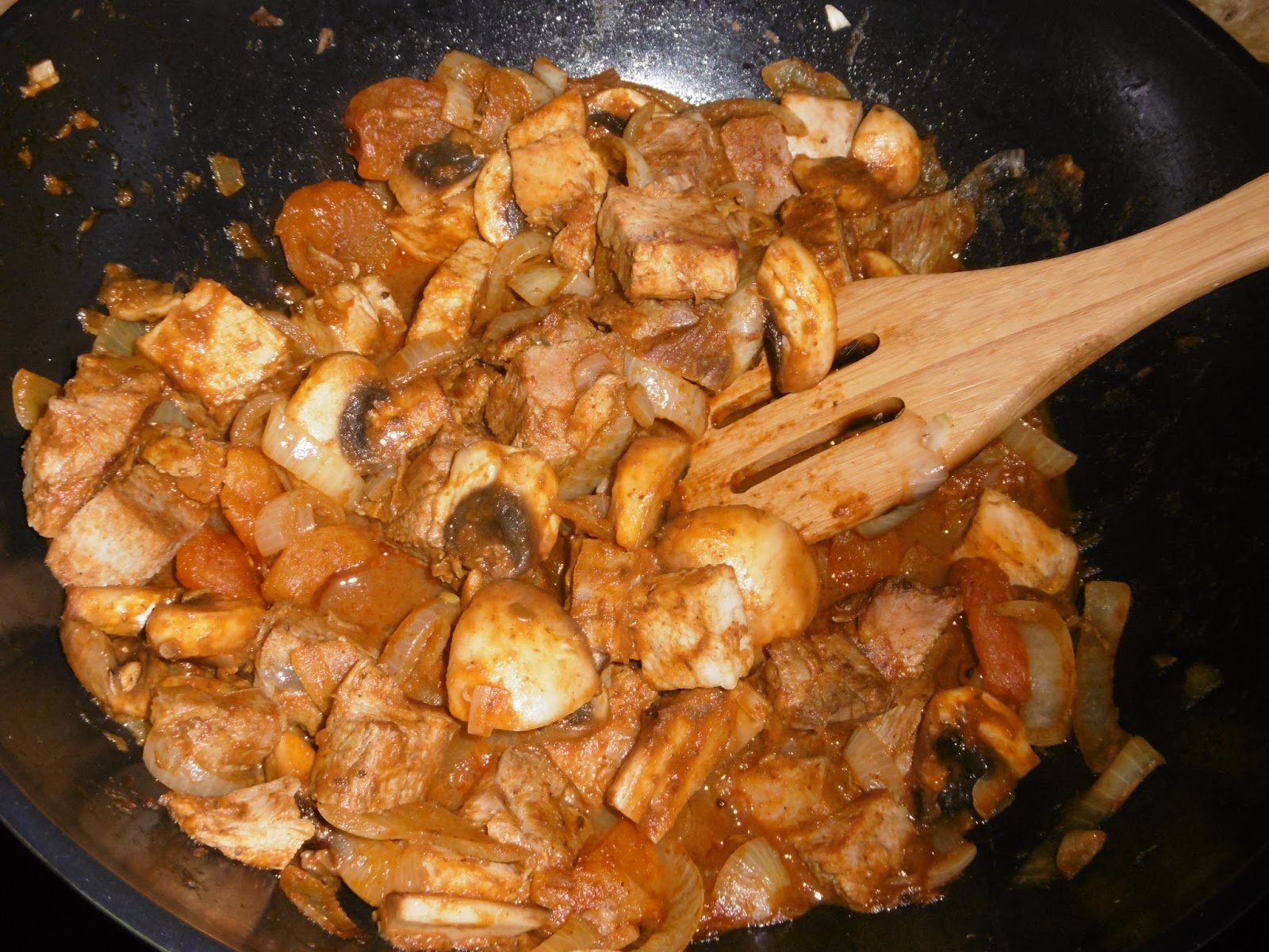 Madhouse Family Reviews: #KitchenClearout recipe : Pork & Apricot Curry