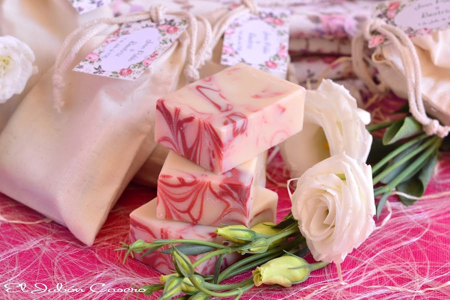 Jabones de fresa para detalles de boda