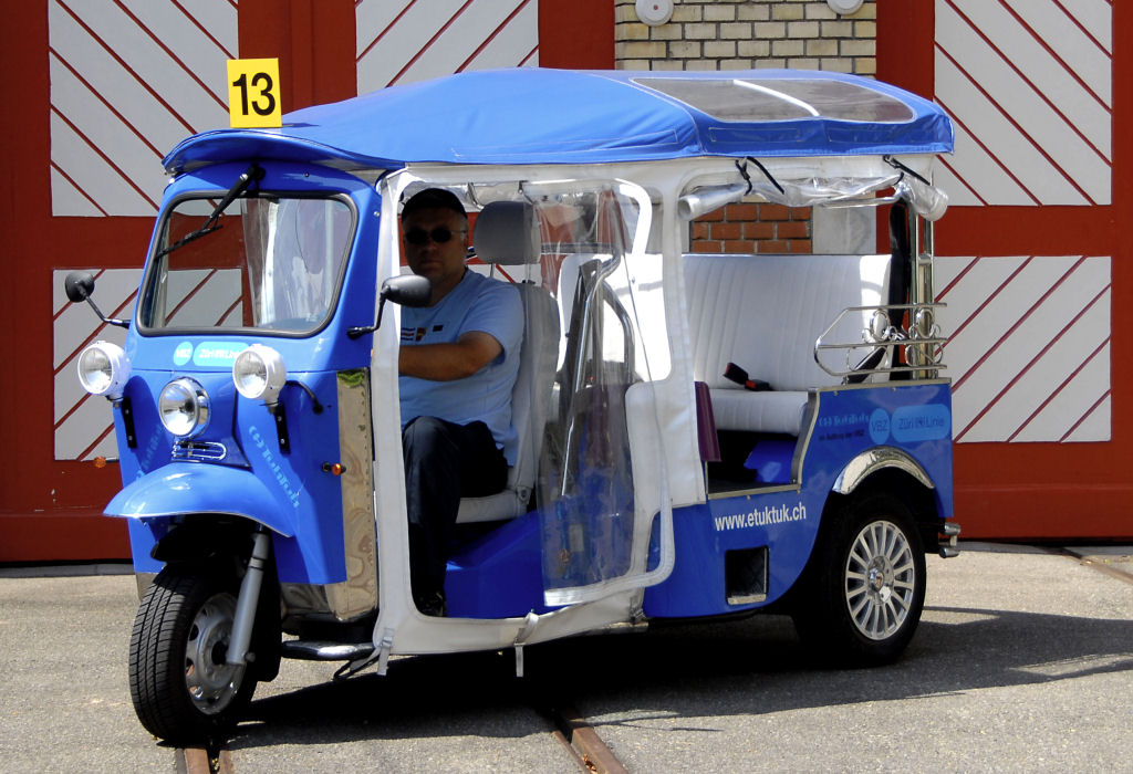 Oeffentliche Verkehrsmittel eTuk (Tuk Tuk)