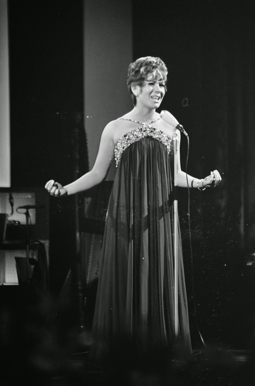 GREAT FEMALE SINGERS: Vikki Carr