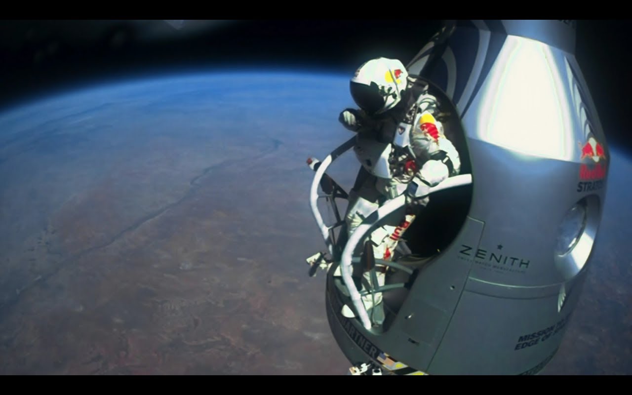 World record इस यूवक ने 2012 में लगाई अंतरिक्ष से फ्रीफल पैराशूट जंप