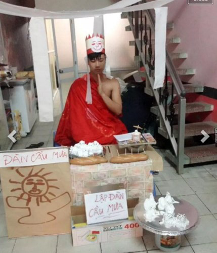 Cap doi om ap, nga ngon tren xe khach dong nguoi - Anh 7