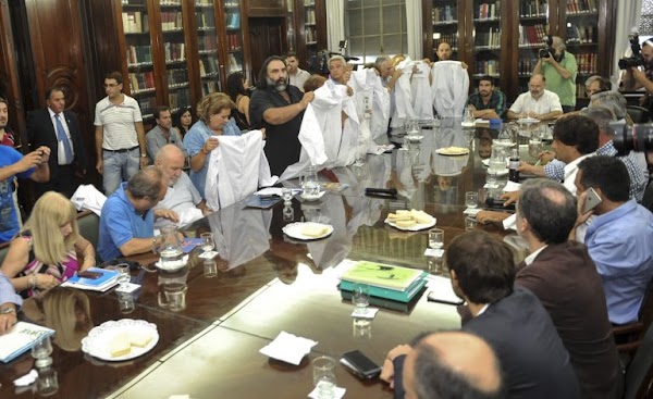 El Gobierno derogó la paritaria nacional docente por decreto El Gobierno derogó la paritaria nacional docente por decreto