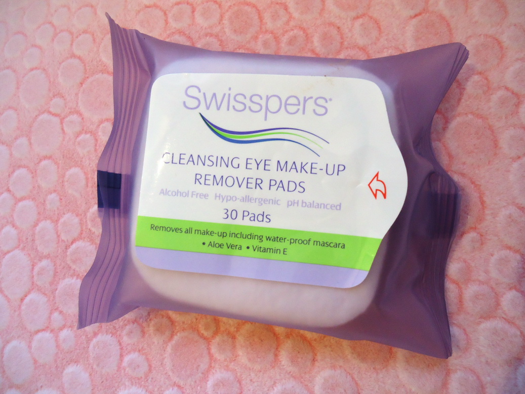 Love struck Swisspers Cleansing Eye Makeup Remover Pads