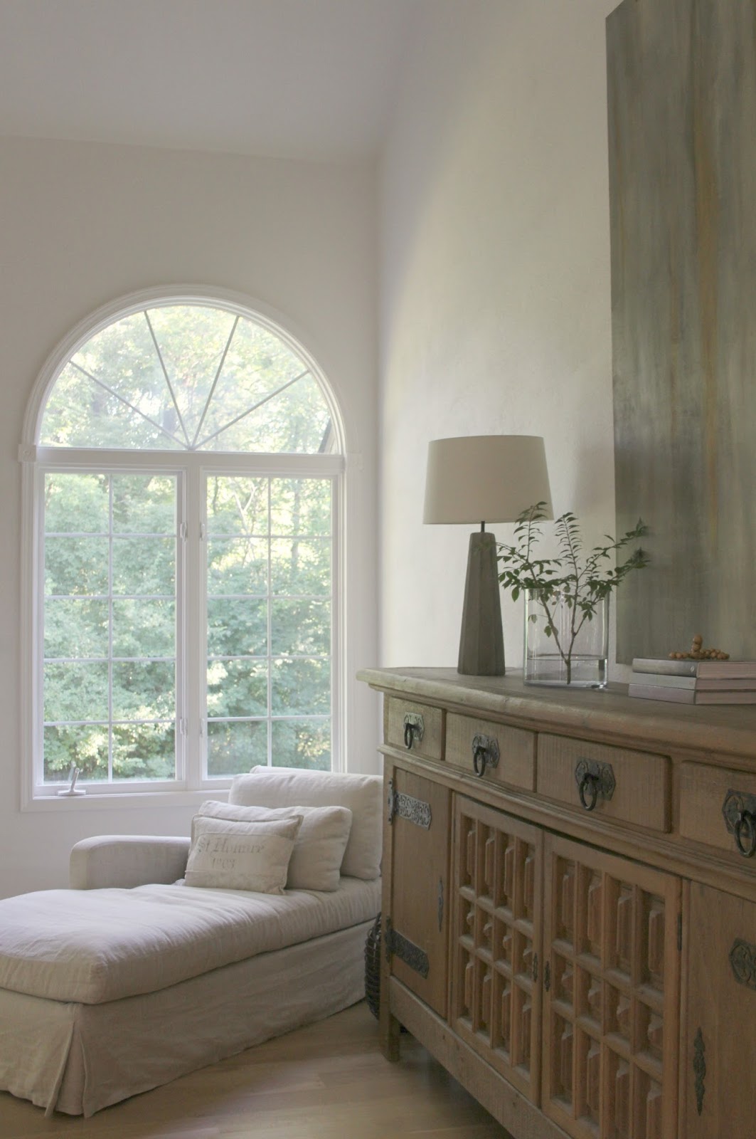 Rustic Decor: My Belgian Style Living Room. Interior Design: Hello Lovely Studio. #hellolovelystudio #belgianlinen #livingroom #interiordesign #europeancountry #rusticdecor #whiteoak #benjaminmoorewhite