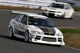 Mitsubishi Lancer Evolution, wyścigi na torach, napęd na cztery koła, 4G63T, turbo, kultowy samochód, japoński, JDM, pasja, emocje, white, biały, z przodu