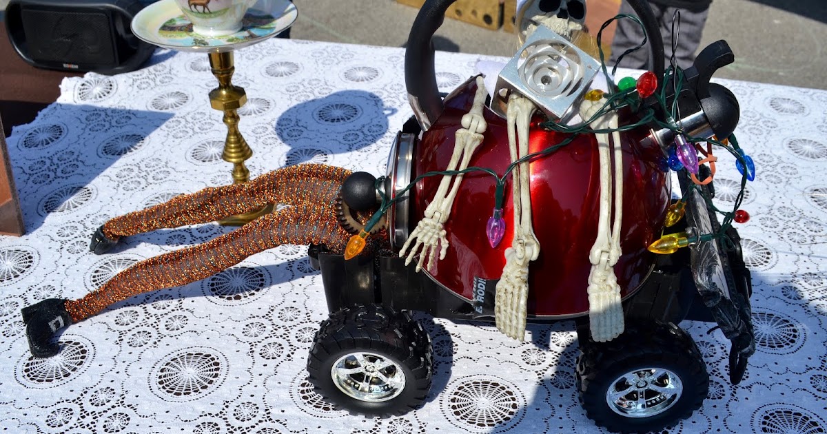 Over the Crescent Moon: Featured Teapot Racer: 