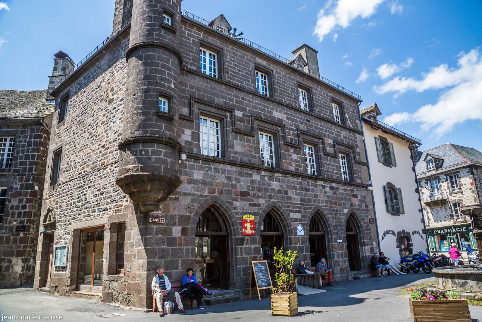 Découvrir la France en photos: 12 - SALERS. (Cantal-15)