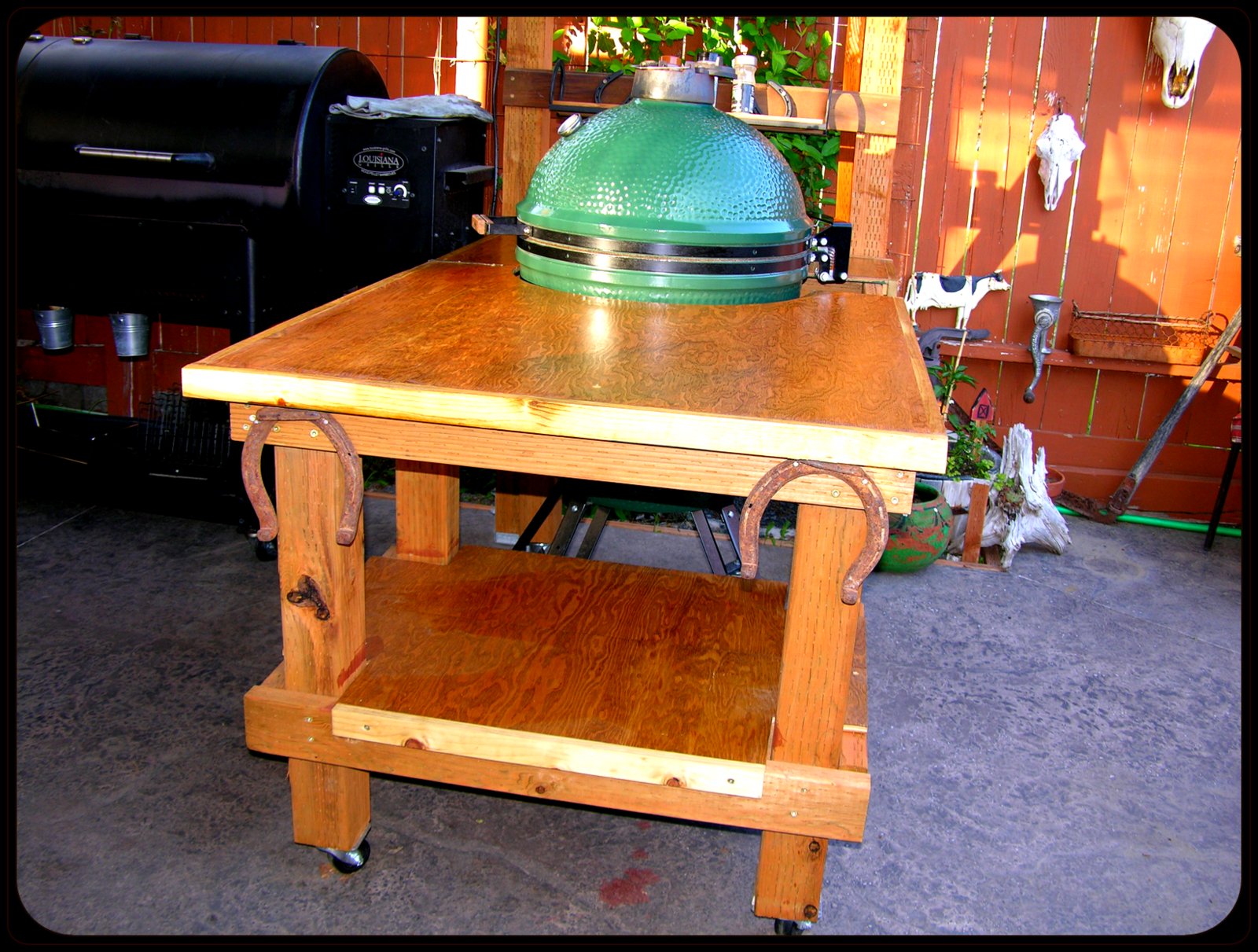 Woodworkin' & Good Eats Big Green Egg Table