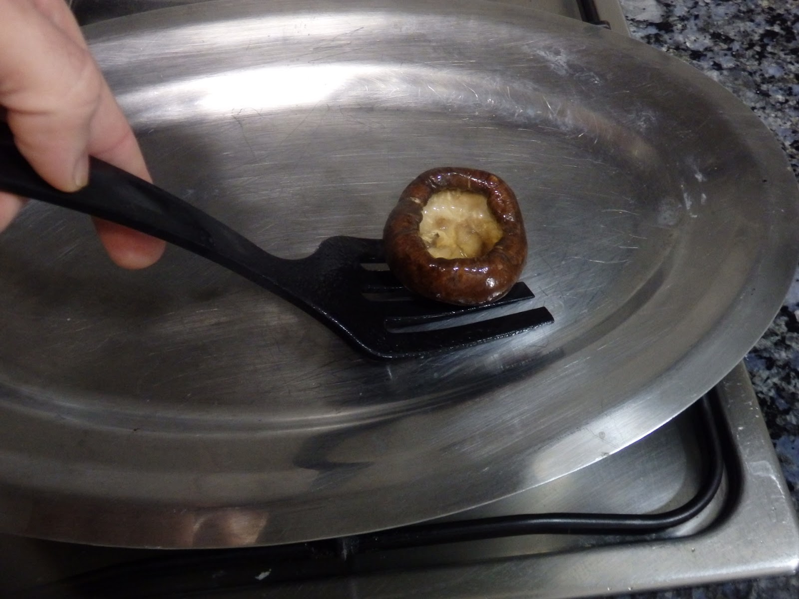 OSUKAA IS COOKING PORTOBELLOS RELLENOS DE TOMATES CHERRY Y QUESO