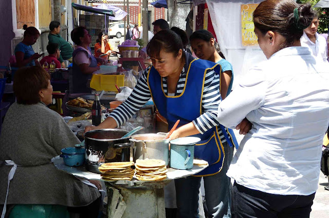 Puesto de venta de comida callejera en Puebla - México