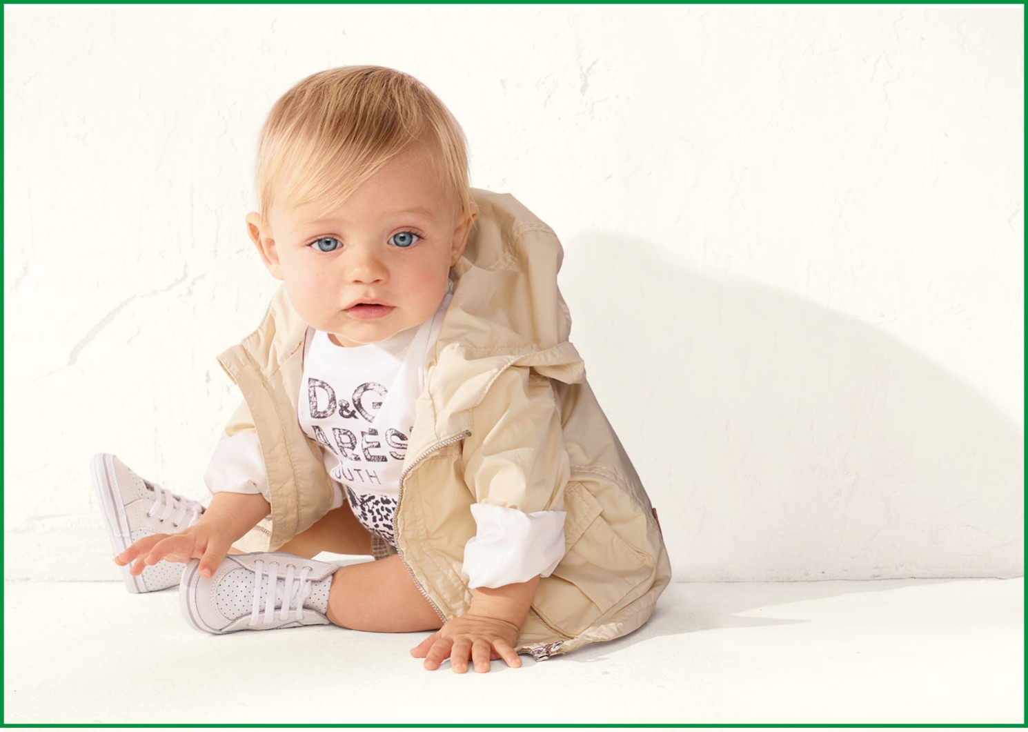 малыш. малыш и мама. G ребенок. часы для детей. маленькие детки.