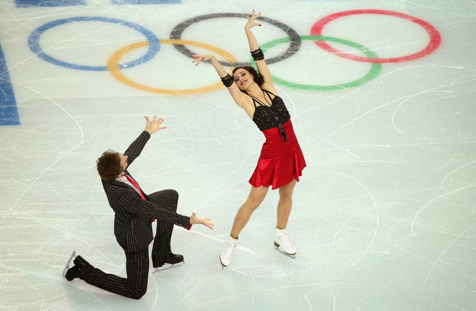 Nathalie Pechalat og Fabian Bourzat (FRA) udfører deres korte dans ved Vinter OL 2014