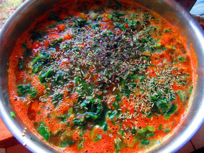 Quinoa, chickpea and spinach soup by Laka kuharica: add vegetable broth, chopped tomatoes, thyme, rosemary and quinoa.