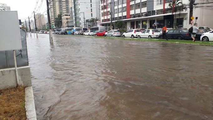 CHUVA CAUSA ALAGAMENTOS EM RUAS DO ESPÍRITO SANTO