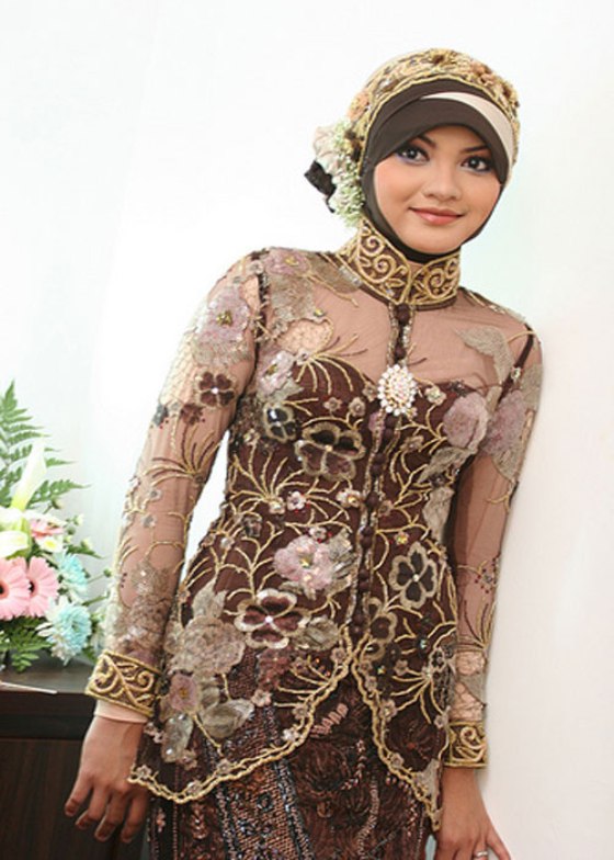  kebaya  wisuda  berjilbab contoh desain model  kebaya  