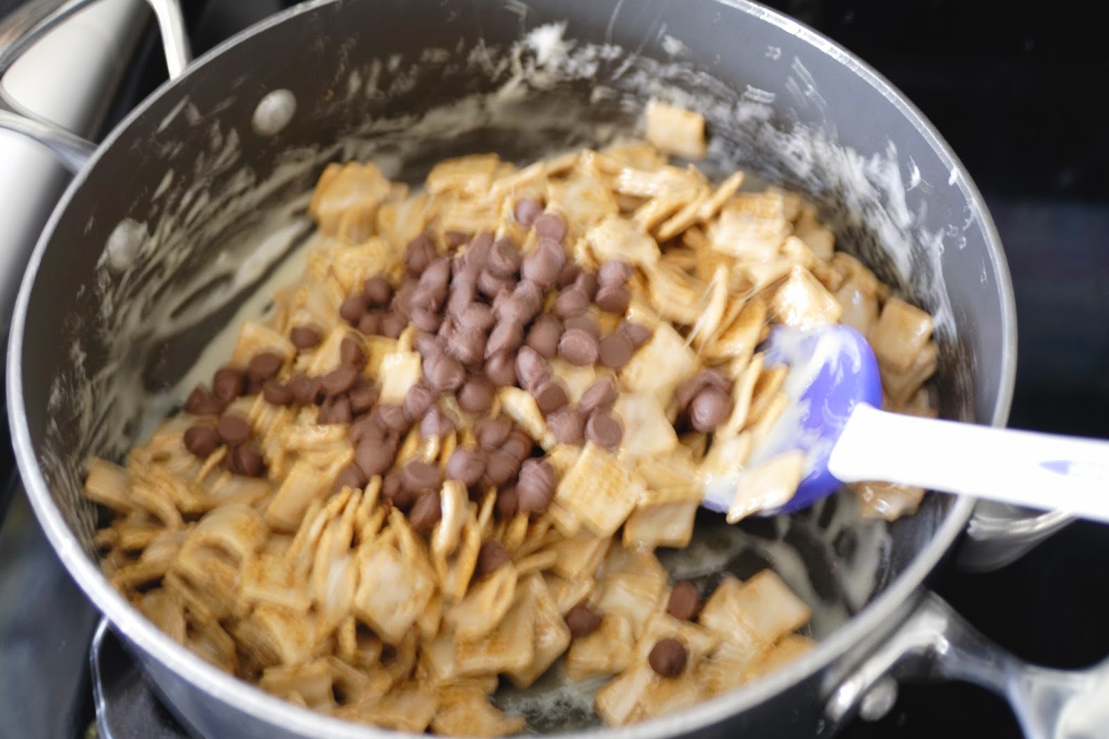 Mixing the s'mores cereal bars