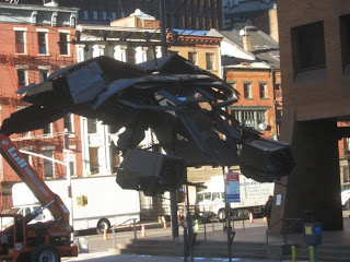 Más fotos del Batwing y de la "Earthquake machine"