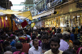 shoppers, crowds, narrow lanes, lalbaug, mumbai, india, ganesha, festival, 