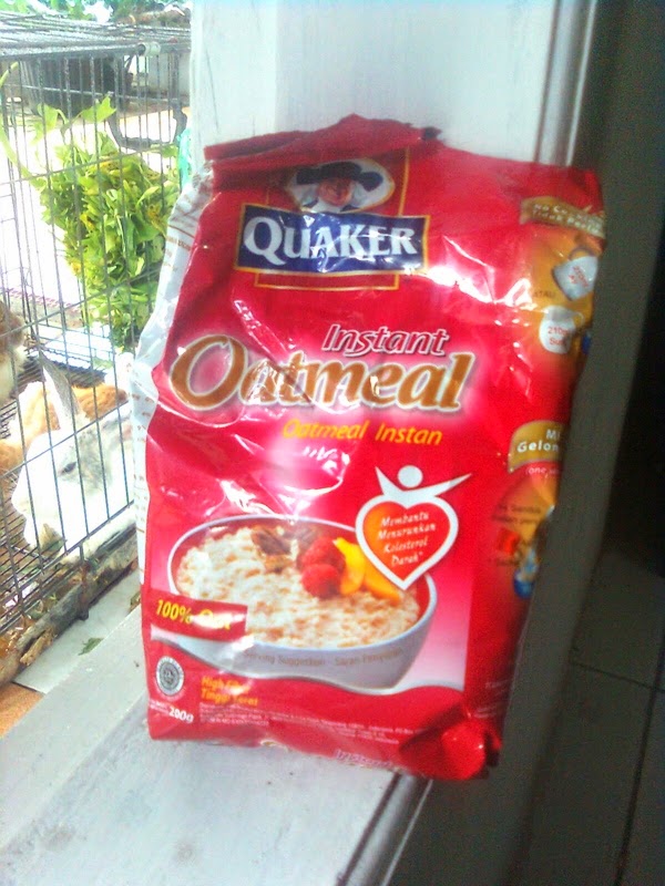 Quaker Oats, saya suka pakai oatmeal untuk scrubbing 2 kali seminggu
