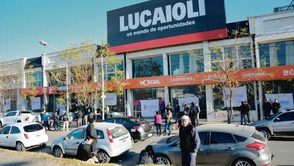 Cadena de electrodomésticos Saturno-Lucaioli cierra y 500 empleados quedan sin trabajo Cadena de electrodomésticos Saturno-Lucaioli cierra y 500 empleados quedan sin trabajo