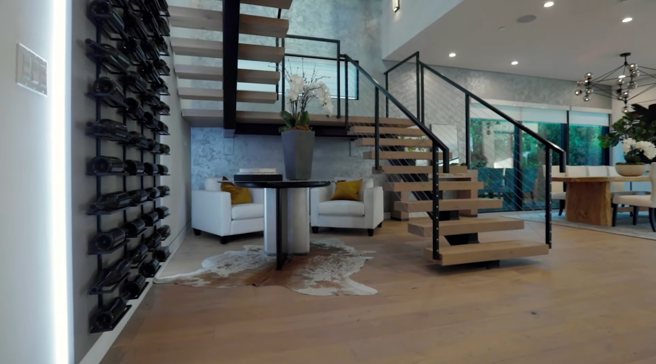 39 Photos vs. Inside a $4,000,000 Modern Mansion in Los Angeles with an INSANE Rooftop Deck! - Luxury Home & Interior Design Video Tour 39 Photos vs. Inside a $4,000,000 Modern Mansion in Los Angeles with an INSANE Rooftop Deck! - Luxury Home & Interior Design Video Tour