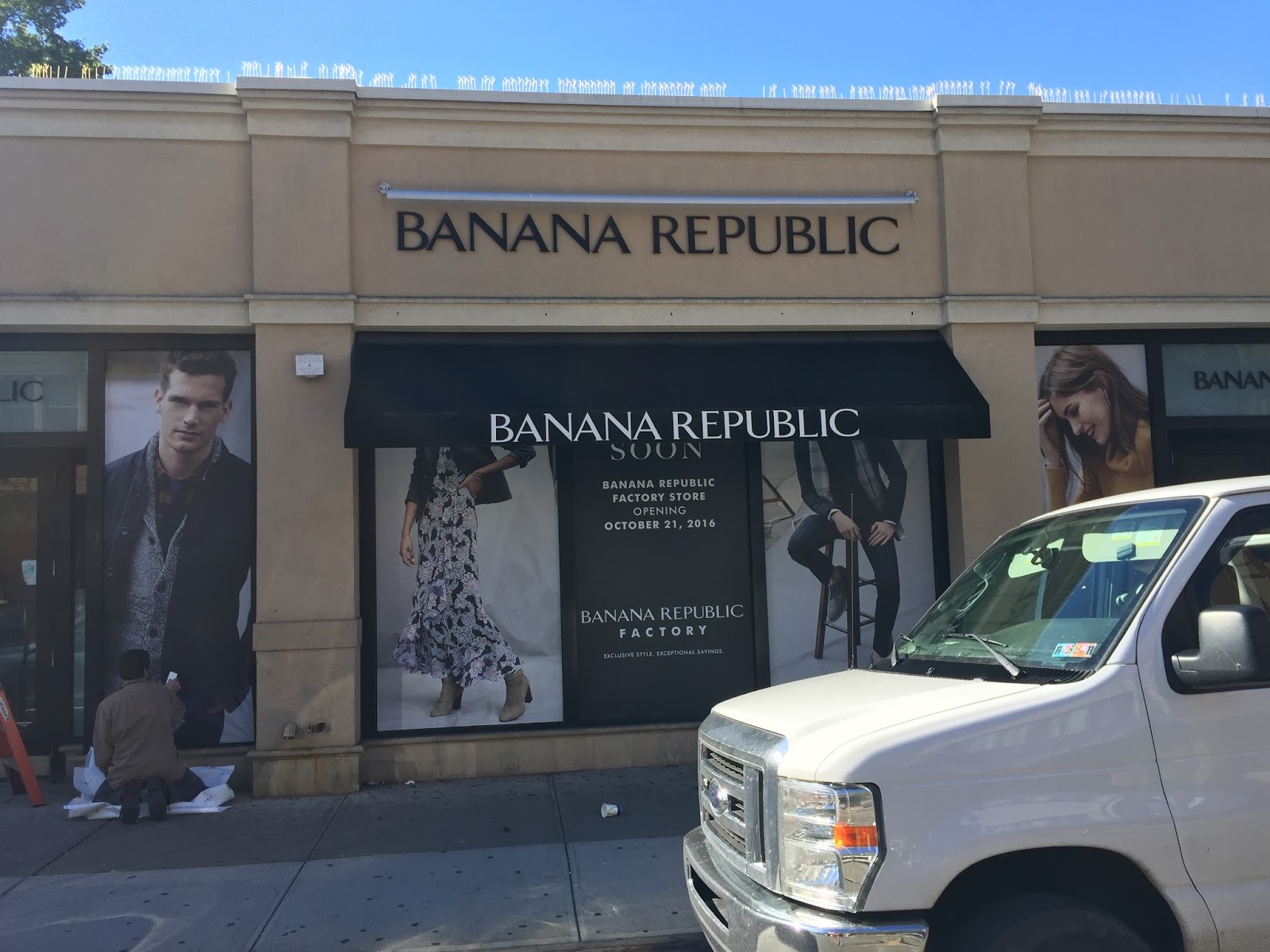 Edge of the City: Banana Republic Factory Store Opens