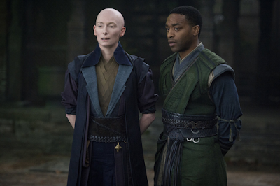 Tilda Swinton and Chiwetel Ejiofor in Doctor Strange