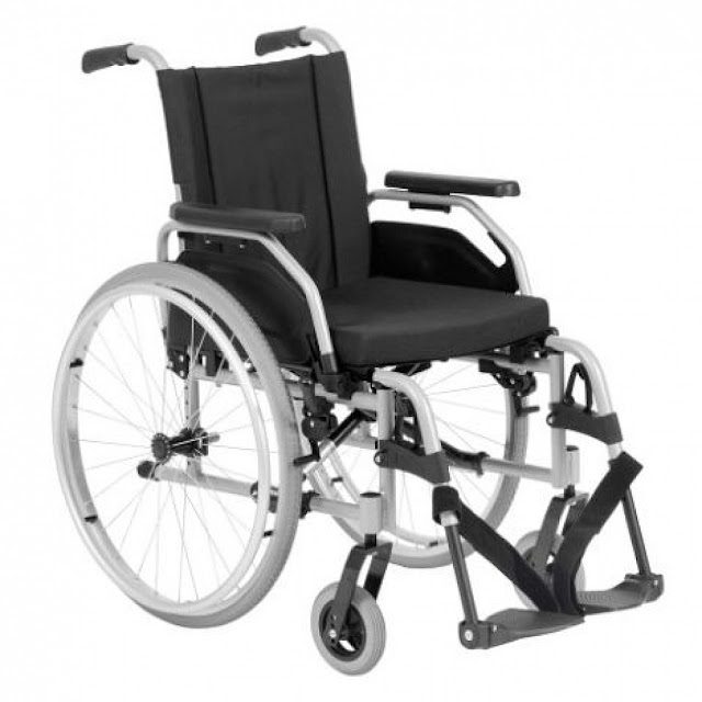 Entenda as diferenças entre cadeira de rodas motorizada e manual