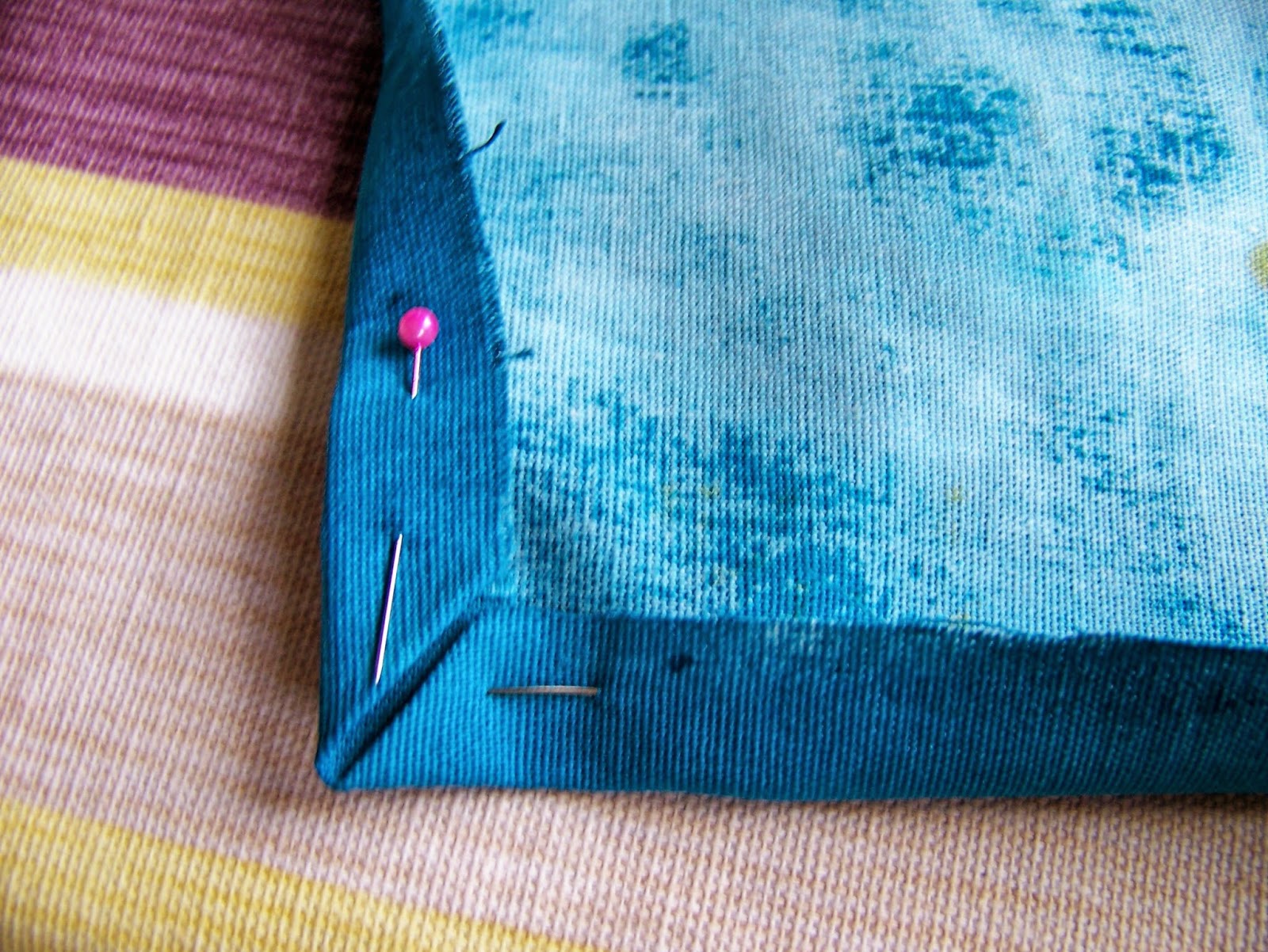 A Pretty Talent Blog Making a Scatter Cushion Cover.