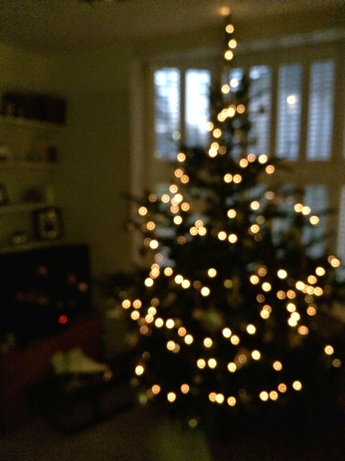 Christmas - Deck The Halls - Roses and Rolltops