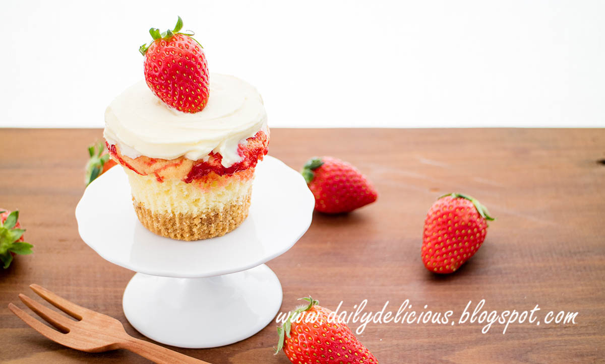 dailydelicious Strawberry cheesecake cupcakes