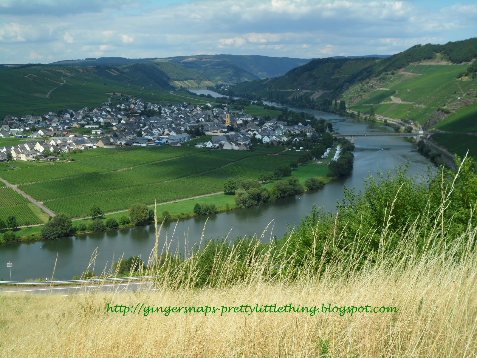 Pretty Little Thing Traipse Around Leiwen