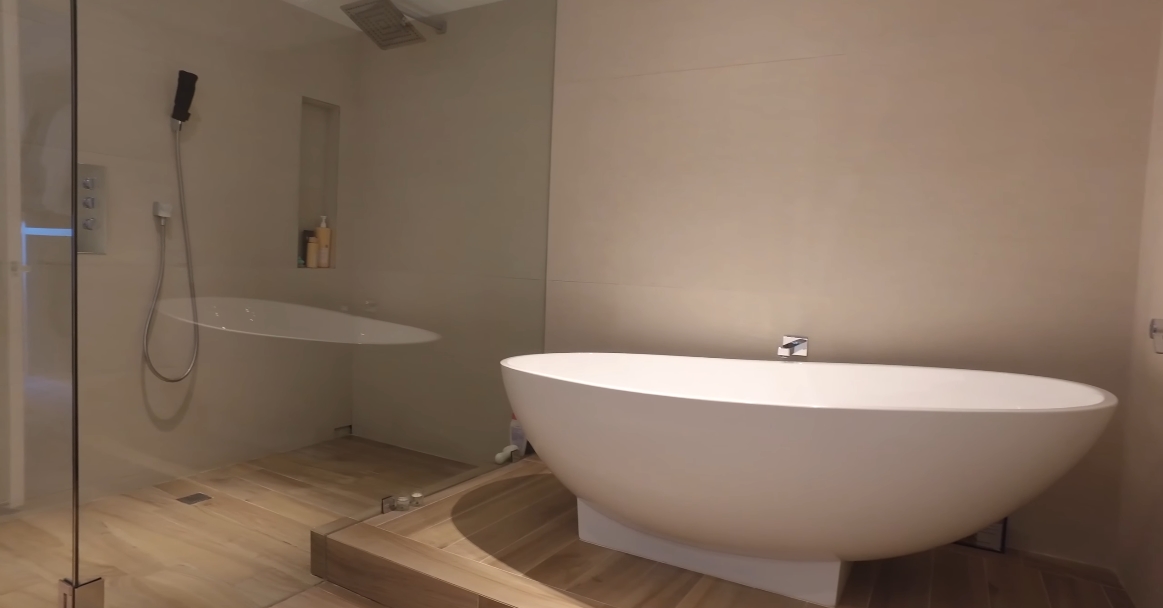 41 Photos vs. 2 MIAMI Waterfront Condos + Private Pool Home Interior Design Tours