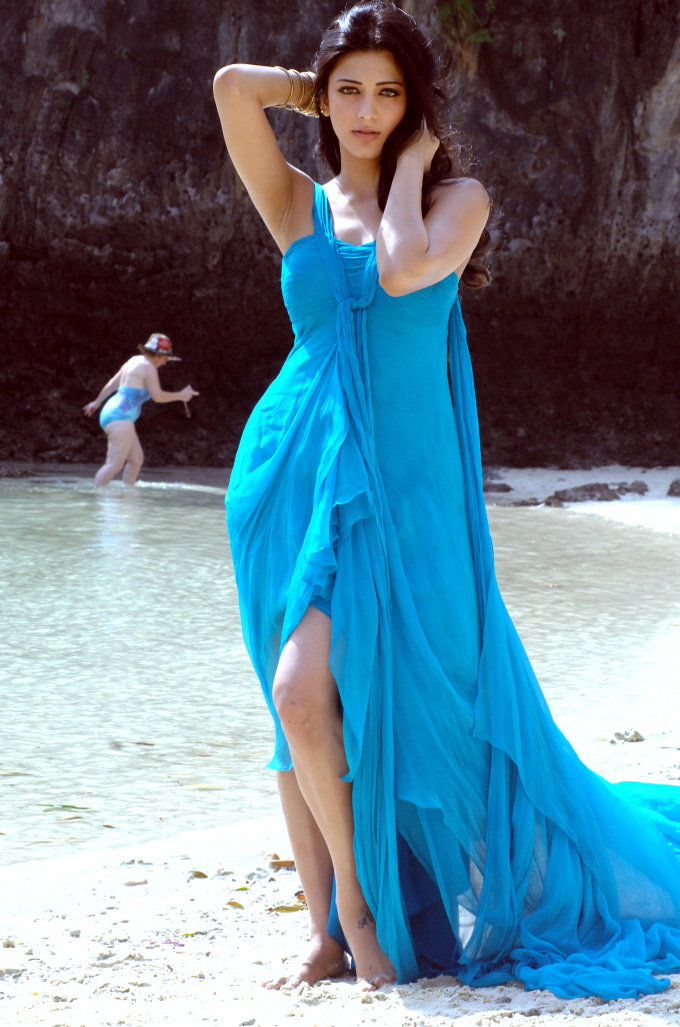 Lips Gossip: Shruti-Hassan-Latest-Photo-Shoot-Photos