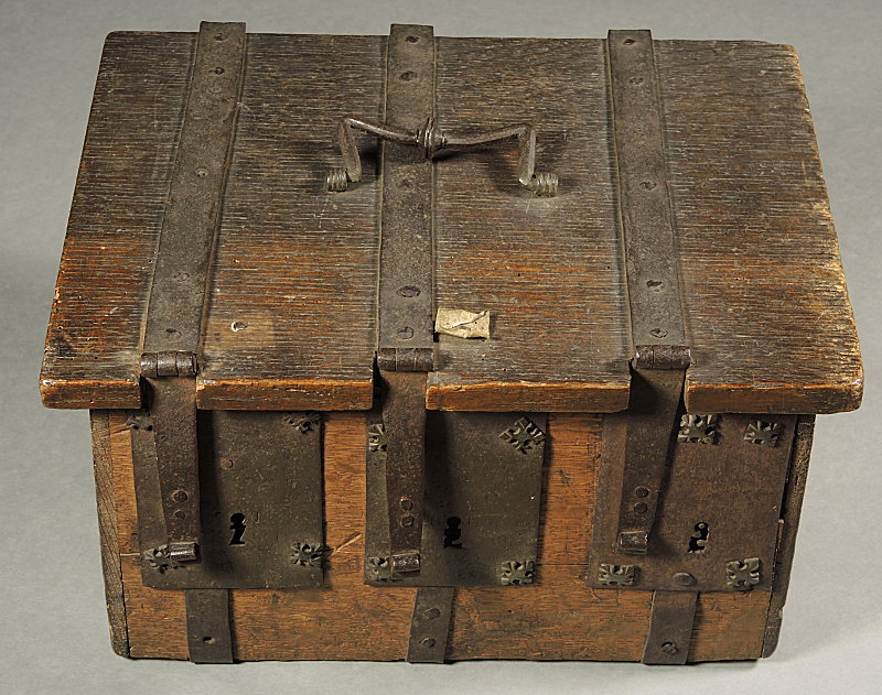 500 Years of Treasures from Oxford ThreeLock Chest