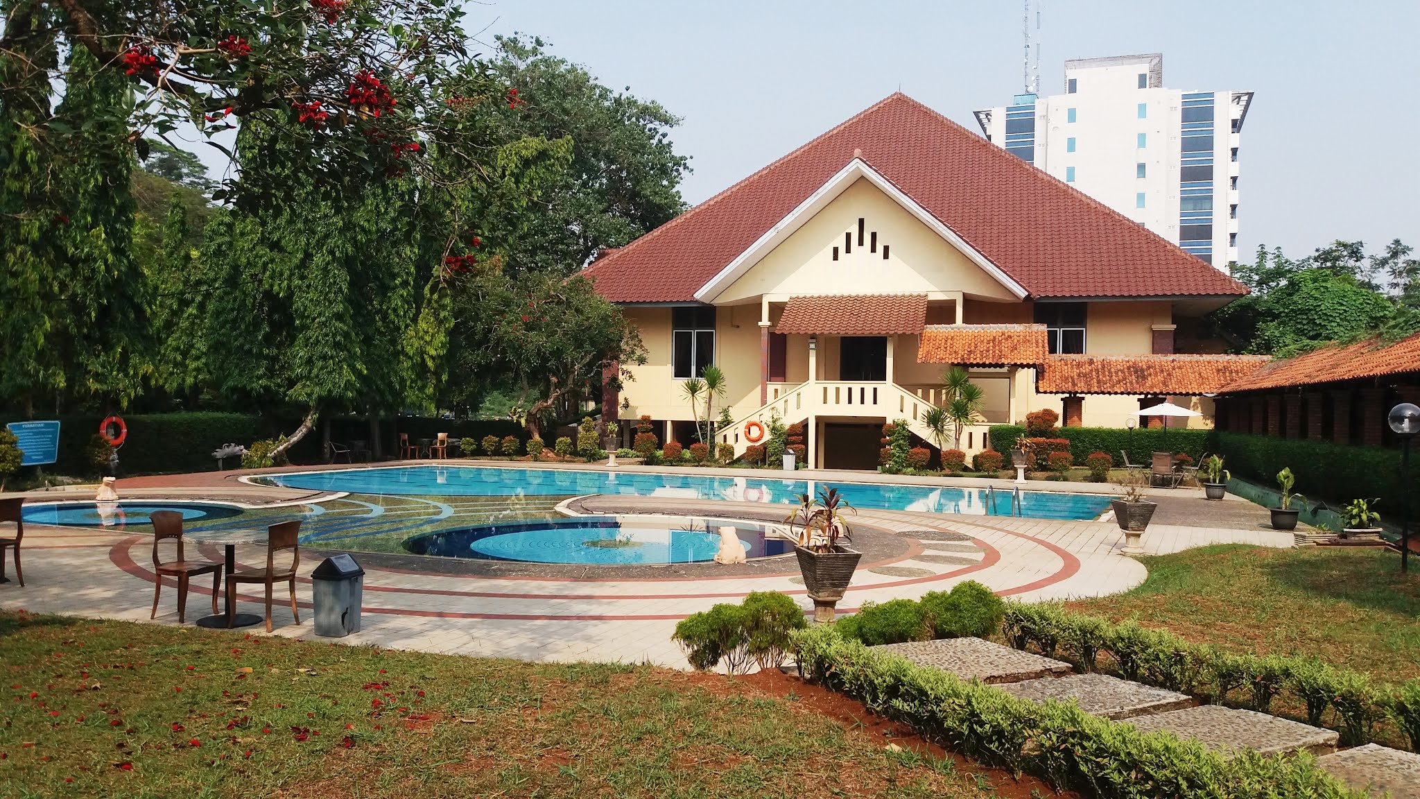 Kolam Renang Wisma Makara Universitas Indonesia